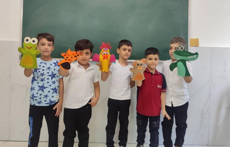 آشنایی با قوانین مدرسه به همراه نمایش عروسک‌گردانی در کلاس انجام شد. 1