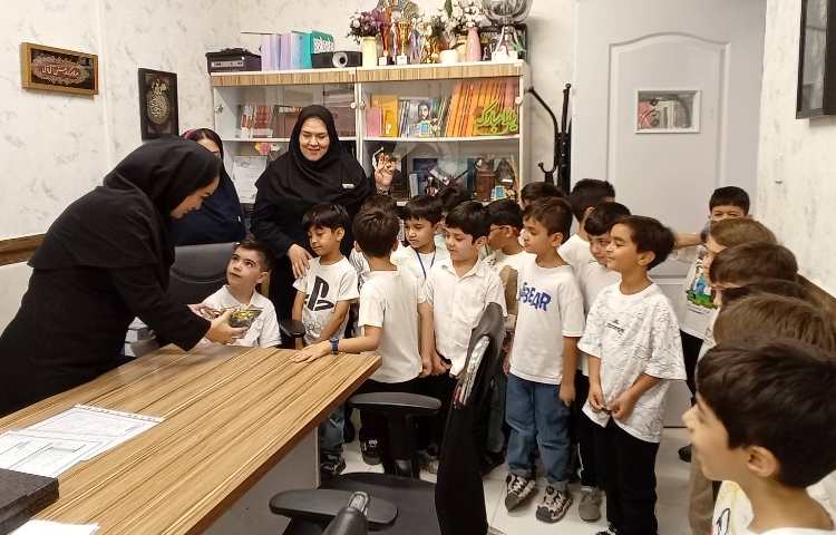 آشنایی با محیط مدرسه و کادر اجرایی 4