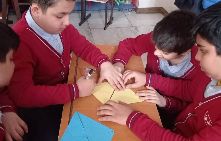 آشنایی با مساحت لوزی و شیوه‌ی محاسبه‌ی آن 8