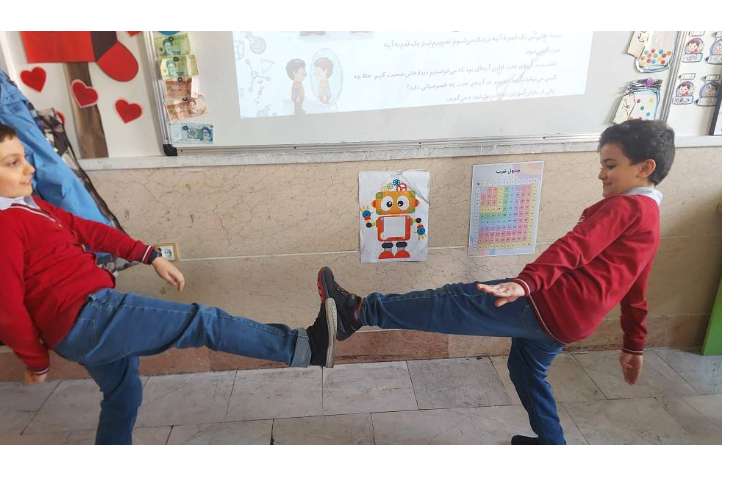 آشنایی با مفهوم وارونه ی جانبی در آینه ی تخت 4