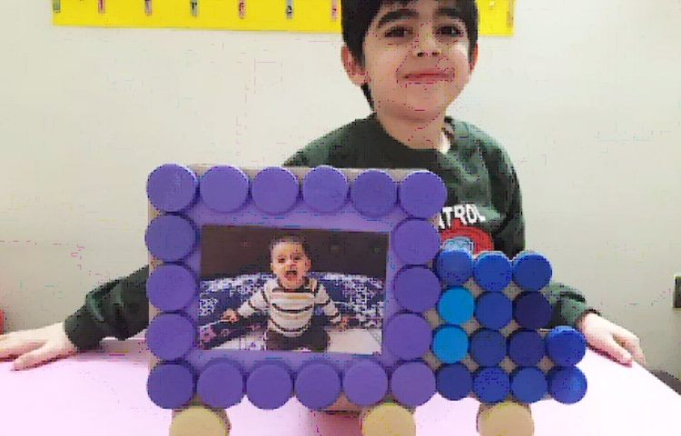 آشنایی با موضوع تفکیک زباله از مبدا و ساخت کاردستی از وسایل دور ریختنی توسط دانش اموزان سوم 2