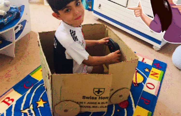 آشنایی با موضوع تفکیک زباله از مبدا و ساخت کاردستی از وسایل دور ریختنی توسط دانش اموزان سوم 4