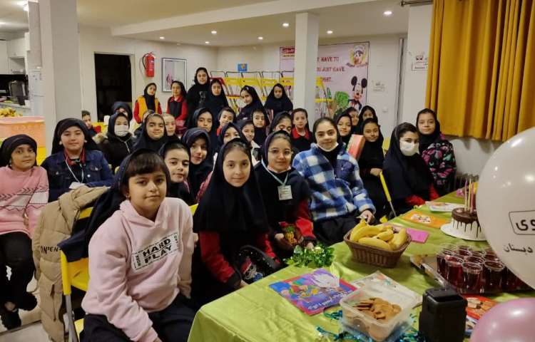 آشنایی با نویسندگان 11