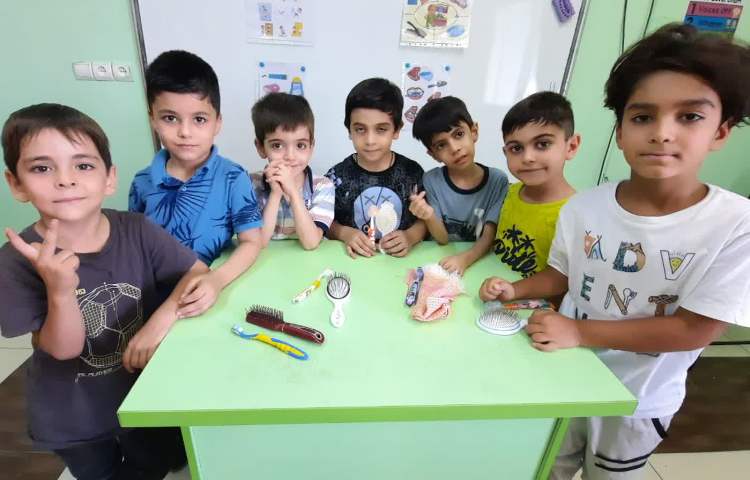 آشنایی با وسایل شخصی و کار با قیچی 10