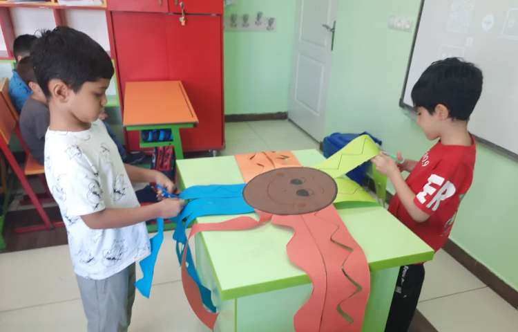 آشنایی با وسایل شخصی و کار با قیچی 4