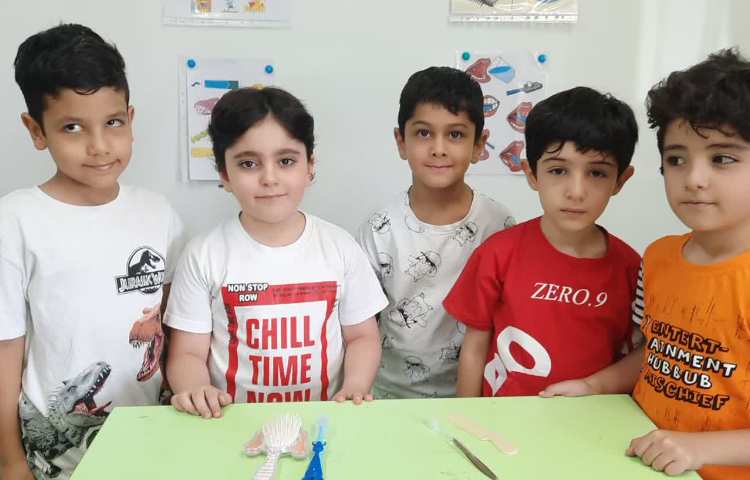 آشنایی با وسایل شخصی و کار با قیچی 9