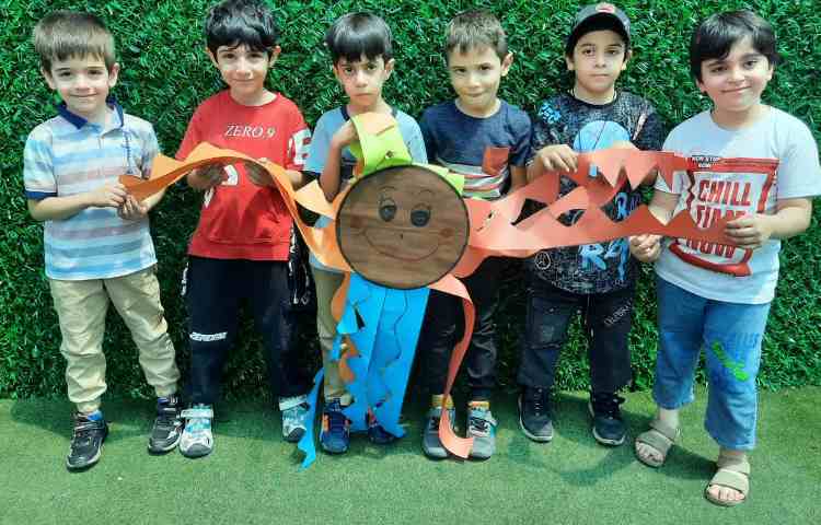 آشنایی با وسایل شخصی و کار با قیچی