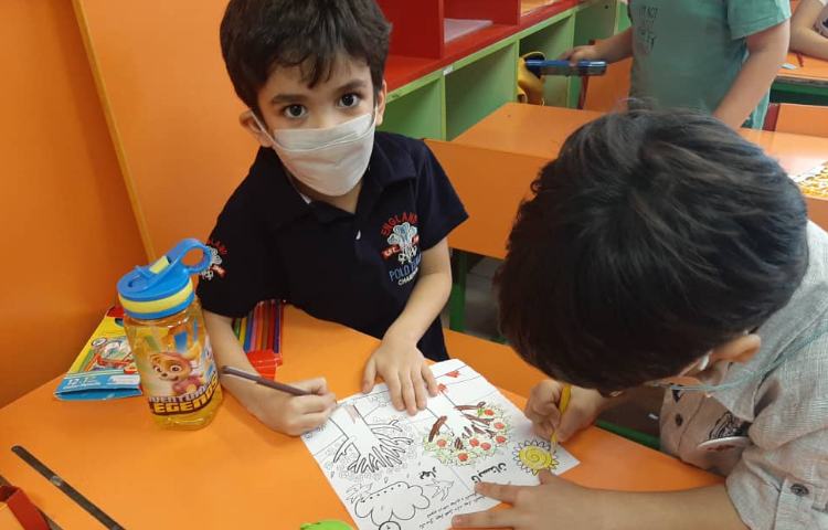 :آشنایی با چهار فصل و پوشش درختان و میوه آنها در هر فصل،پوشاک مناسب،کلاس توت فرنگی