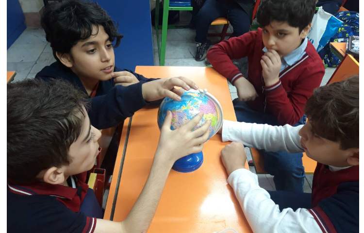 آشنایی با کره زمین و سیاره ها هنراه با معرفی کتاب مصور 3