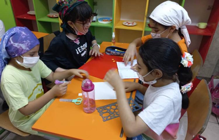 آشنایی با کشورهای مختلف و ساخت کاردستی پرچم و روزنامه دیواری 14