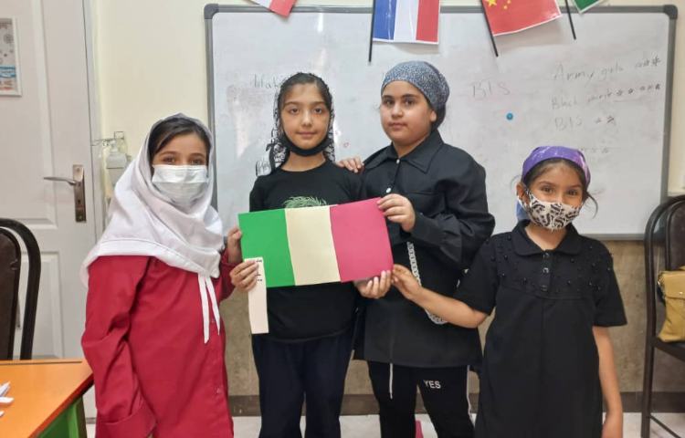 آشنایی با کشورهای مختلف و ساخت کاردستی پرچم و روزنامه دیواری 17