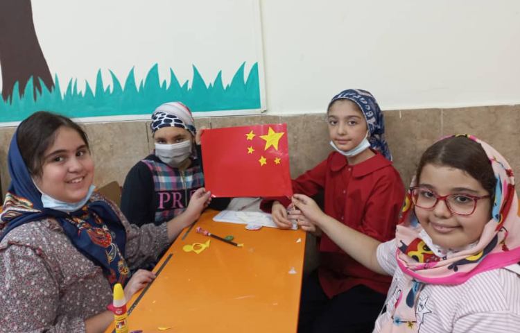 آشنایی با کشورهای مختلف و ساخت کاردستی پرچم و روزنامه دیواری 19