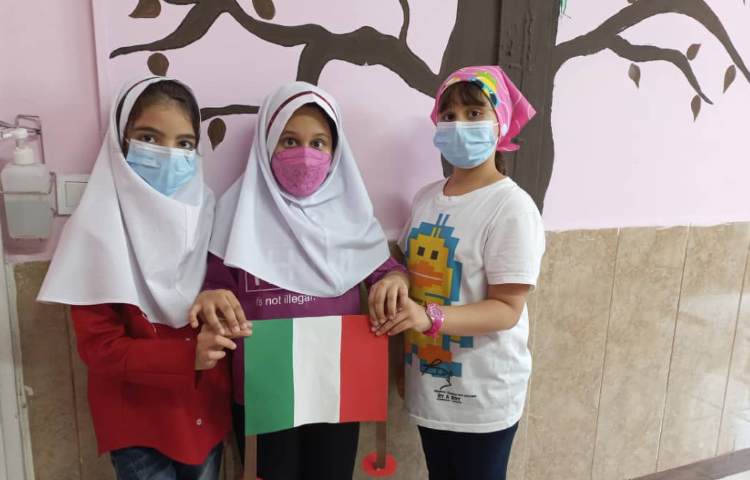 آشنایی با کشورهای مختلف و ساخت کاردستی پرچم و روزنامه دیواری 2