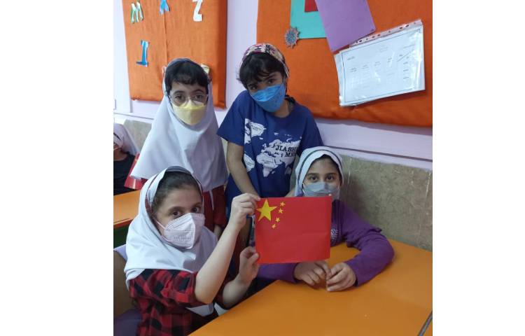 آشنایی با کشورهای مختلف و ساخت کاردستی پرچم و روزنامه دیواری 21