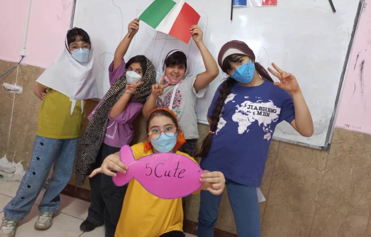 آشنایی با کشورهای مختلف و ساخت کاردستی پرچم و روزنامه دیواری 22