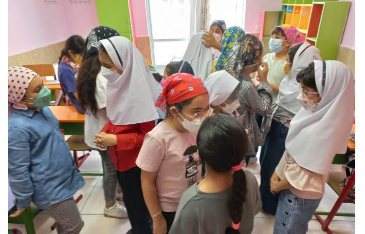 آشنایی با کشورهای مختلف و ساخت کاردستی پرچم و روزنامه دیواری 28