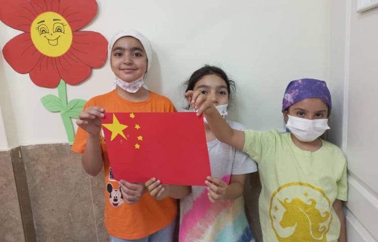 آشنایی با کشورهای مختلف و ساخت کاردستی پرچم و روزنامه دیواری 7