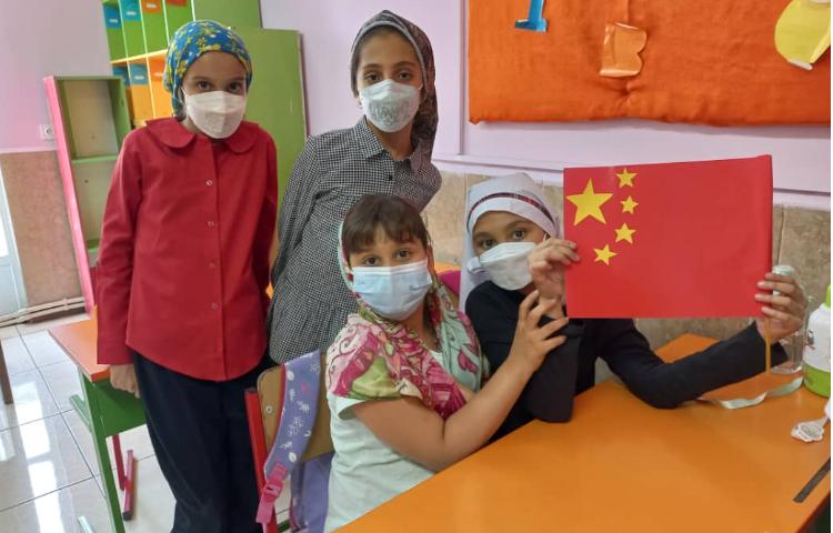 آشنایی با کشورهای مختلف و ساخت کاردستی پرچم و روزنامه دیواری 8