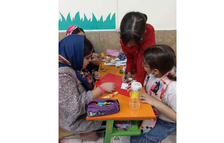 آشنایی با کشورهای مختلف و ساخت کاردستی پرچم و روزنامه دیواری