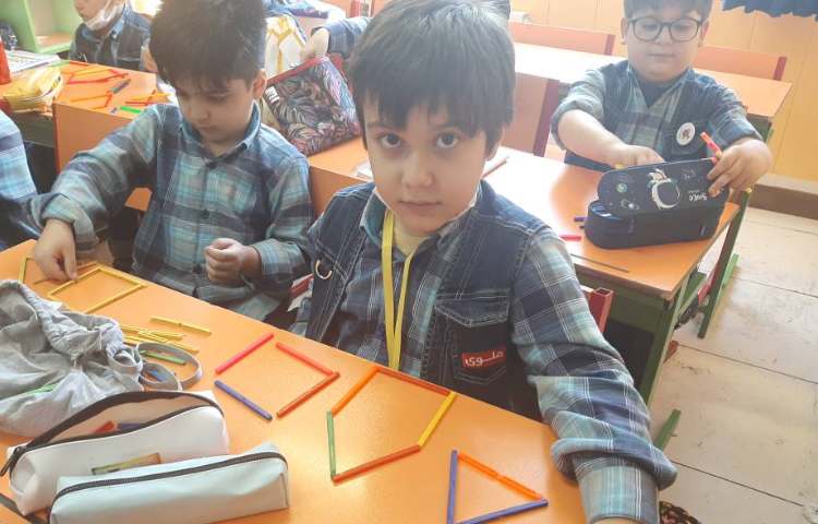 :آشنایی با گوشه و لبه در اشکال هندسی، کلاس توت فرنگی 3