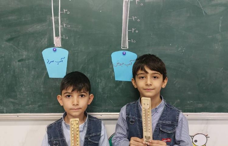 آشنایی بچه ها با دماسنج و انجام آزمایش با دماسنج 2