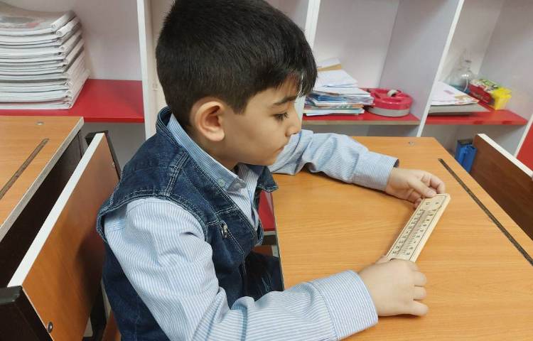 آشنایی بچه ها با دماسنج و انجام آزمایش با دماسنج 4