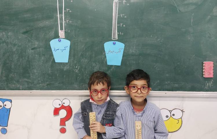 آشنایی بچه ها با دماسنج و انجام آزمایش با دماسنج