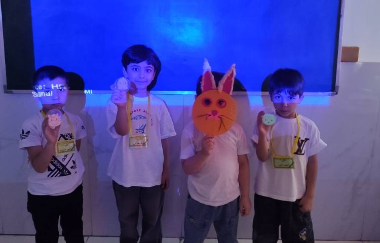 آشنایی تشکیل سایه و علت بوجود آمدن آن با نور خورشید همراه با نمایش عروسکی در کلاس اجرا شد‌ 1