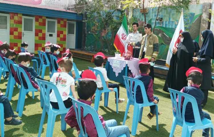 آشنایی دانش آموزان با آتش نشان 11
