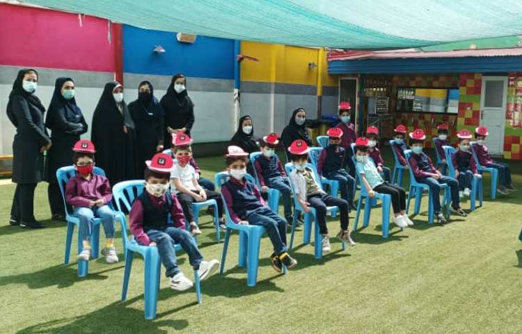 آشنایی دانش آموزان با آتش نشان 13