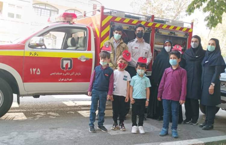 آشنایی دانش آموزان با آتش نشان 4