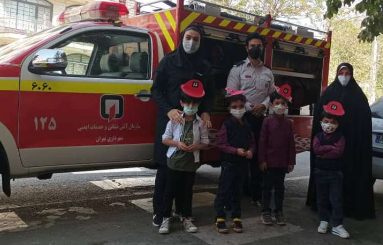 آشنایی دانش آموزان با آتش نشان 6