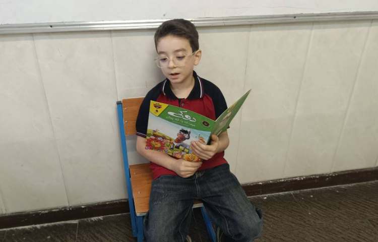 آشنایی دانش‌آموزان با کتاب خانه و تحویل گرفتن کتاب به امانت 1