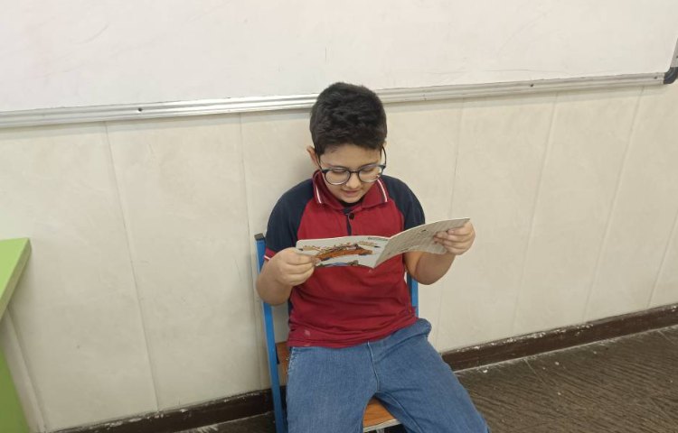 آشنایی دانش‌آموزان با کتاب خانه و تحویل گرفتن کتاب به امانت 2