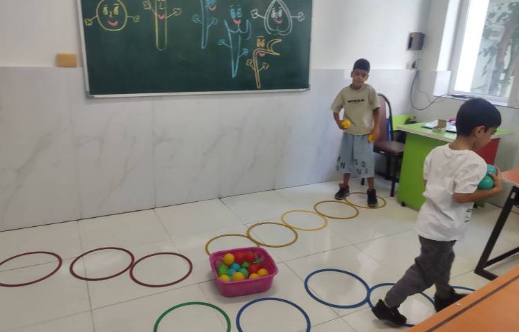 آشنایی و یادآوری اعداد (15) با بازی درکلاس انجام شد. 5