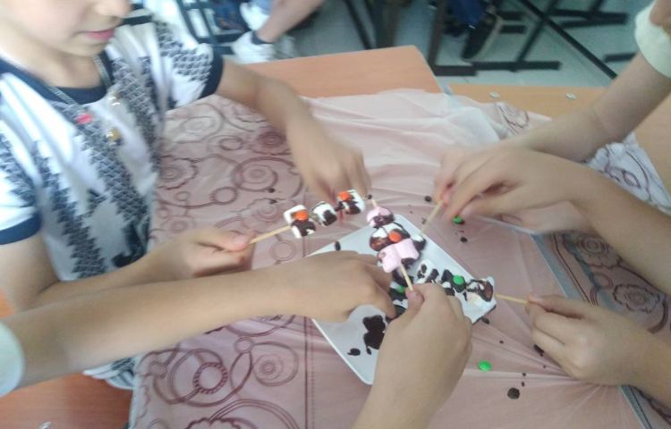 آشپزی: دسر مارشمالو و سس شکلات 2