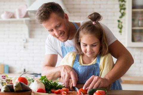 اهمیت و فواید آموزش آشپزی به کودک
