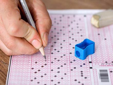 آغاز رقابت بیش از نیم میلیون داوطلب کنکور 1402