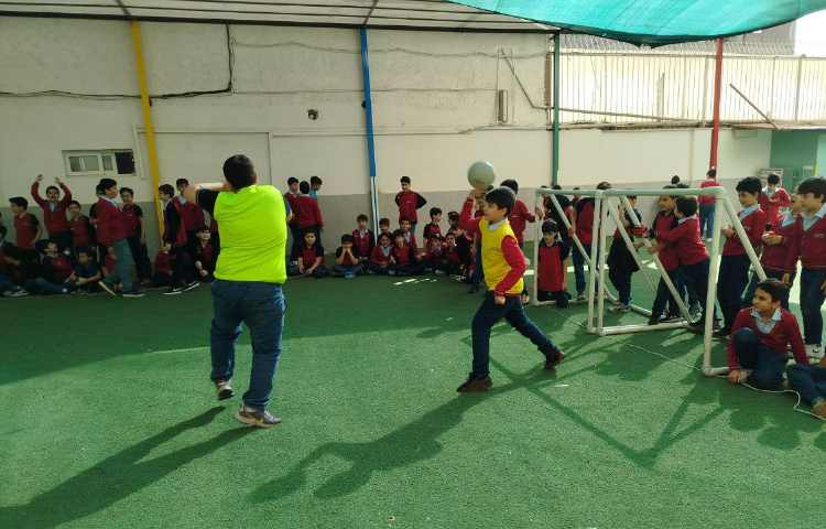 آغاز مسابقات ورزشی درون مدرسه ای به مناسبت روز دانش آموز 1