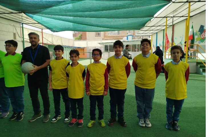 آغاز مسابقات ورزشی درون مدرسه ای به مناسبت روز دانش آموز 11