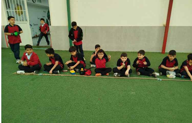 آغاز مسابقات ورزشی درون مدرسه ای به مناسبت روز دانش آموز 14