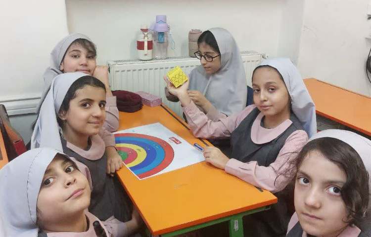 آغاز کلوپ تکه های یخ، خنده های ریز
