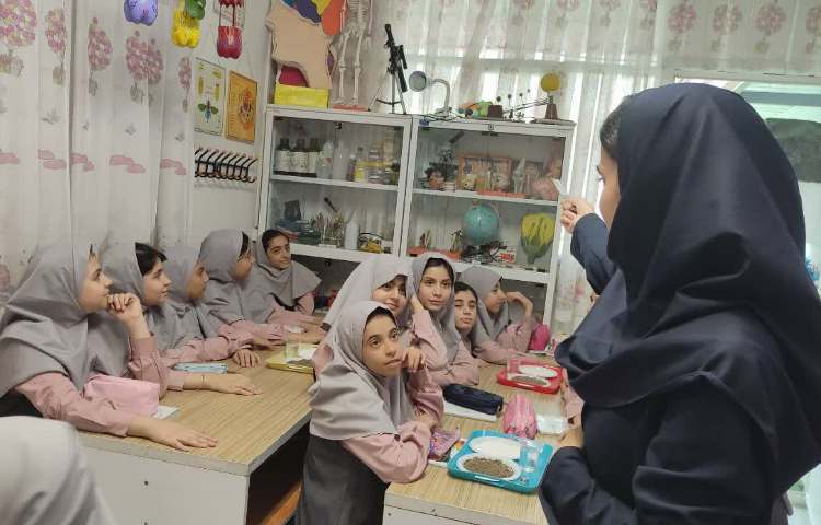 آماده‌سازی آزمایشگاه و توضیحات مربی 3