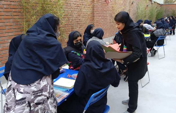 آماده سازی دانش آموزان جهت ساخت روزنامه دیواری 2