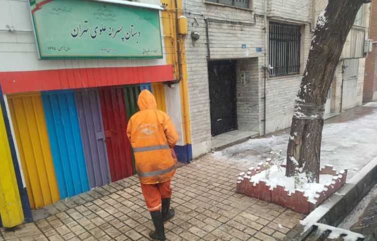 آماده‌سازی فضا برای مدرسه در زمان برف 1