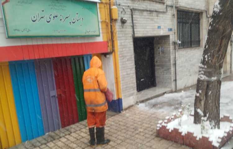 آماده‌سازی فضا برای مدرسه در زمان برف 10