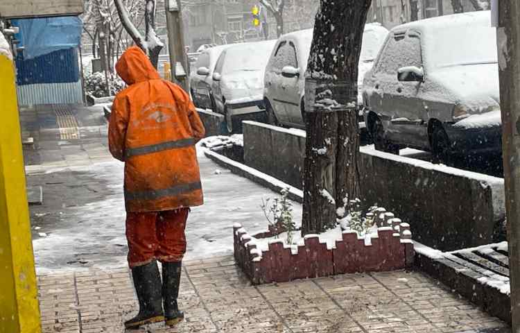 آماده‌سازی فضا برای مدرسه در زمان برف 3