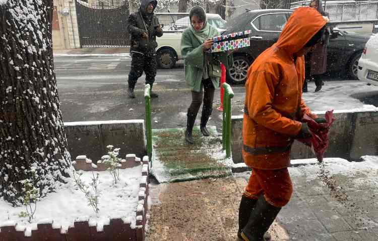 آماده‌سازی فضا برای مدرسه در زمان برف 4