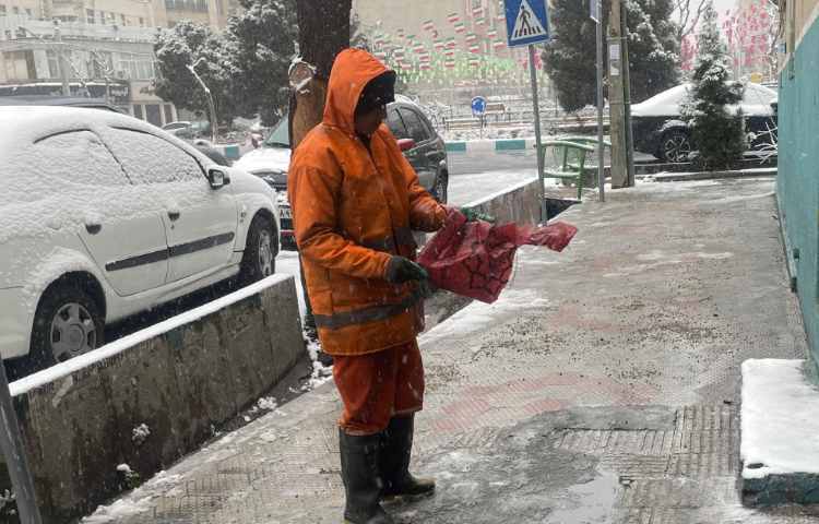 آماده‌سازی فضا برای مدرسه در زمان برف 5