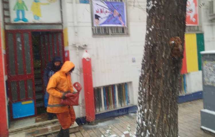 آماده‌سازی فضا برای مدرسه در زمان برف 6